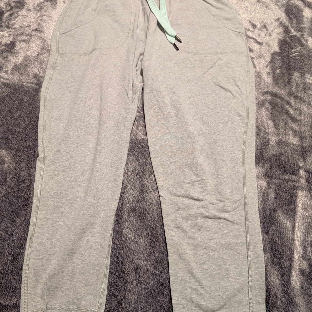 Lululemon Light Gray Capris Sweatpants with Mint Accents